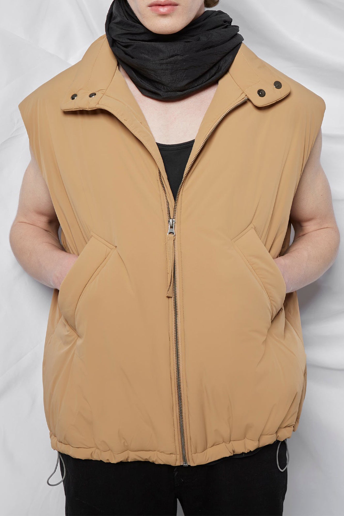 LIMITED EDITION: ROY VEST IN CAMEL
